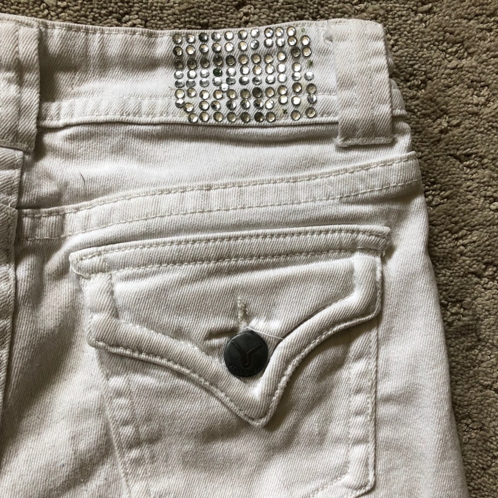 Vigoss White Shorts - Picture 3 of 5